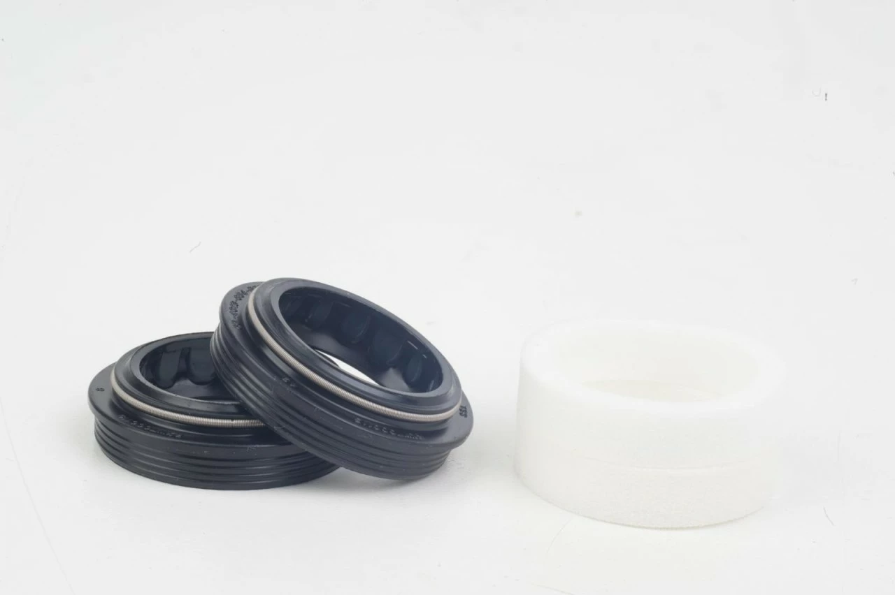 Rock-shox Rock Shox - Abstreiferdichtungen 2xDichtungen+2Schaumringe Kit 32mmx10mm 3 Rock-shox Rock Shox - Abstreiferdichtungen 2xDichtungen+2Schaumringe Kit 32mmx10mm